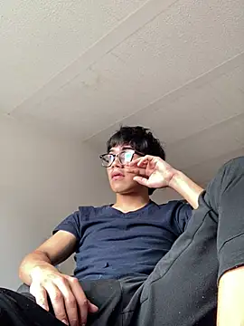 Snapshot of shadowsofgarden chatting on 03.15.25 shadowsofgarden online show from 03.15.25