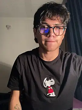 Snapshot of shadowsofgarden chatting on 03.21.25 shadowsofgarden online show from 03.21.25