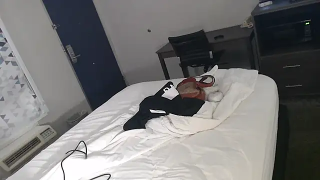 Snapshot of cassieeangelbby chatting on 11.29.25 cassieeangelbby online show from 11.29.25