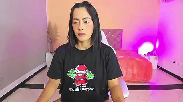 Snapshot of cristal_crossfitx chatting on 12.17.25 cristal crossfitx online show from 12.17.25