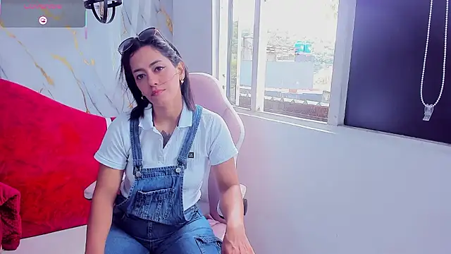 Snapshot of cristal_crossfitx chatting on 01.18.26 cristal crossfitx online show from 01.18.26