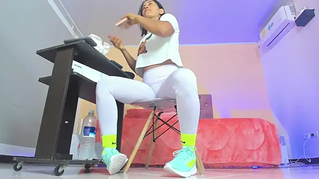 Snapshot of cristal_crossfitx chatting on 02.19.26 cristal crossfitx online show from 02.19.26