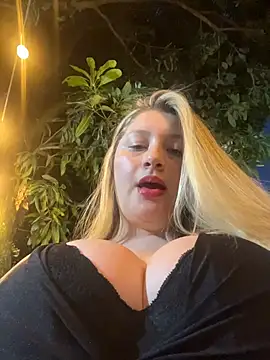 Snapshot of aurora_coldd chatting on 11.10.25 aurora coldd online show from 11.10.25