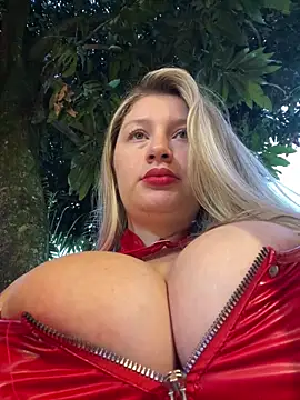 Snapshot of aurora_coldd chatting on 12.03.25 aurora coldd online show from 12.03.25