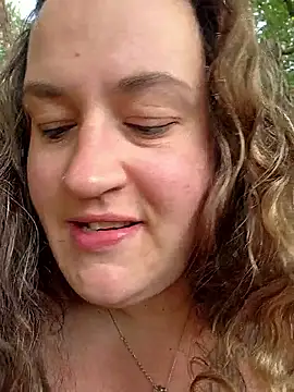 Snapshot of justtess chatting on 10.02.25 justtess online show from 10.02.25