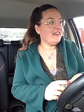 Snapshot of justtess chatting on 11.19.25 justtess online show from 11.19.25