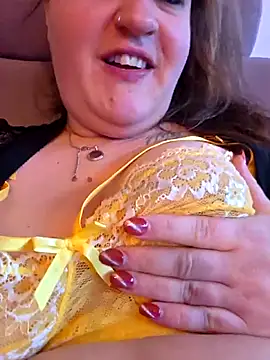 Snapshot of justtess chatting on 11.27.25 justtess online show from 11.27.25