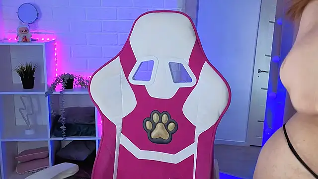 Snapshot of SweetieAngela chatting on 12.04.25 SweetieAngela online show from 12.04.25