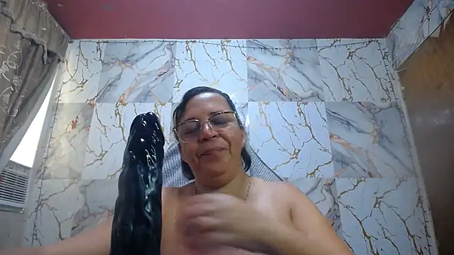 Snapshot of alina_maturehot chatting on 06.28.26 alina maturehot online show from 06.28.26
