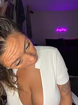 Snapshot of bossyroxy84 chatting on 11.09.25 bossyroxy84 online show from 11.09.25