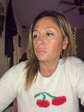 Snapshot of bossyroxy84 chatting on 11.12.25 bossyroxy84 online show from 11.12.25