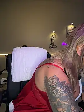 Snapshot of bossyroxy84 chatting on 12.19.25 bossyroxy84 online show from 12.19.25