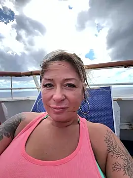 Snapshot of bossyroxy84 chatting on 01.08.26 bossyroxy84 online show from 01.08.26