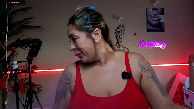 Snapshot of bossyroxy84 chatting on 02.13.26 bossyroxy84 online show from 02.13.26