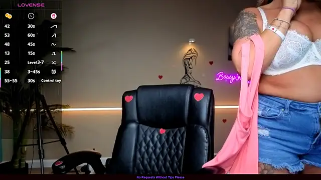 Snapshot of bossyroxy84 chatting on 02.19.26 bossyroxy84 online show from 02.19.26