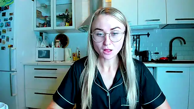 Snapshot of your_Goddess_Eva chatting on 11.18.25 your Goddess Eva online show from 11.18.25