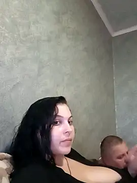 Snapshot of Greta_Tamar chatting on 10.30.25 Greta Tamar online show from 10.30.25