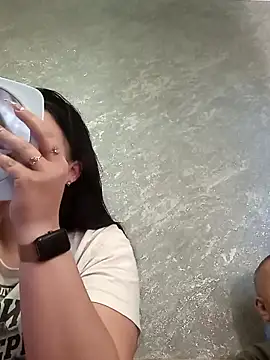 Snapshot of Greta_Tamar chatting on 12.05.25 Greta Tamar online show from 12.05.25