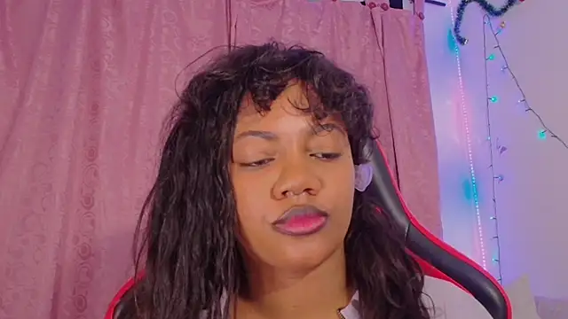 Daphnewalker   online show from 12.19.25