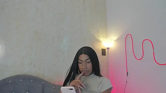 Snapshot of AntoniSantoss chatting on 10.30.25 AntoniSantoss online show from 10.30.25