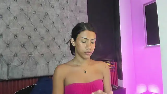 Snapshot of AntoniSantoss chatting on 12.17.25 AntoniSantoss online show from 12.17.25