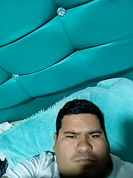 Snapshot of oscarshow24 chatting on 12.17.25 oscarshow24 online show from 12.17.25