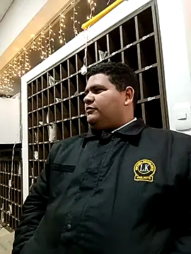 Snapshot of oscarshow24 chatting on 12.18.25 oscarshow24 online show from 12.18.25