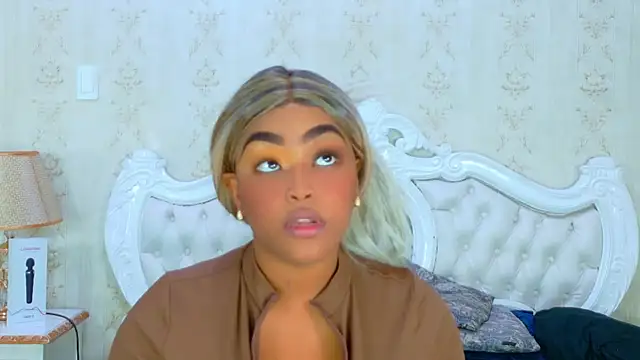 TianahGlow online show from 10.17.25