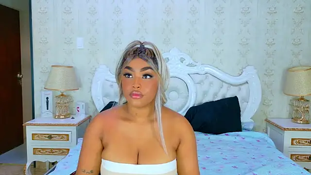 TianahGlow online show from 11.25.25