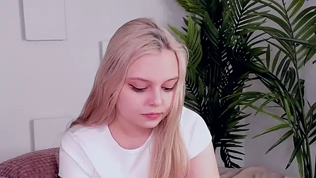 Snapshot of CLAIRE_VOGT chatting on 03.05.25 CLAIRE VOGT online show from 03.05.25