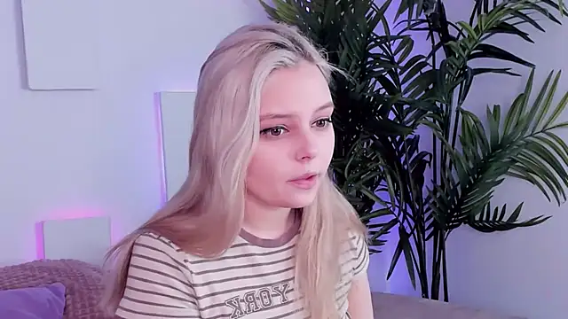 Snapshot of CLAIRE_VOGT chatting on 03.10.25 CLAIRE VOGT online show from 03.10.25