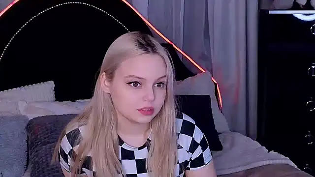 Snapshot of CLAIRE_VOGT chatting on 03.21.25 CLAIRE VOGT online show from 03.21.25