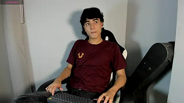 Snapshot of salvatore_montt chatting on 02.15.25 salvatore montt online show from 02.15.25