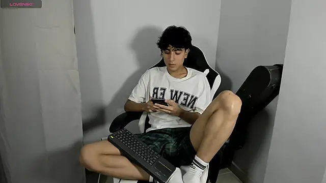 Snapshot of salvatore_montt chatting on 02.16.25 salvatore montt online show from 02.16.25