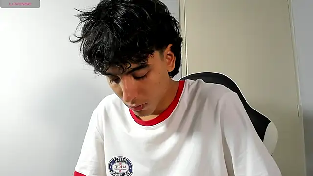 Snapshot of salvatore_montt chatting on 02.25.25 salvatore montt online show from 02.25.25