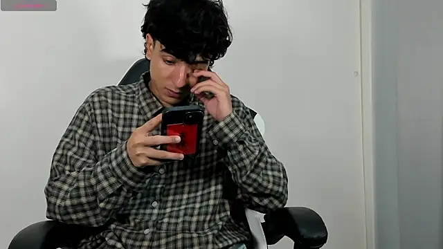 Snapshot of salvatore_montt chatting on 03.01.25 salvatore montt online show from 03.01.25