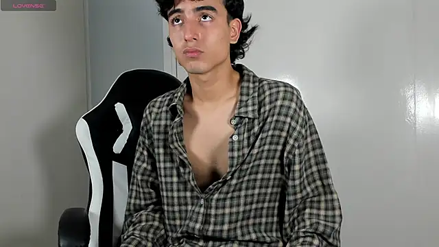 Snapshot of salvatore_montt chatting on 03.02.25 salvatore montt online show from 03.02.25