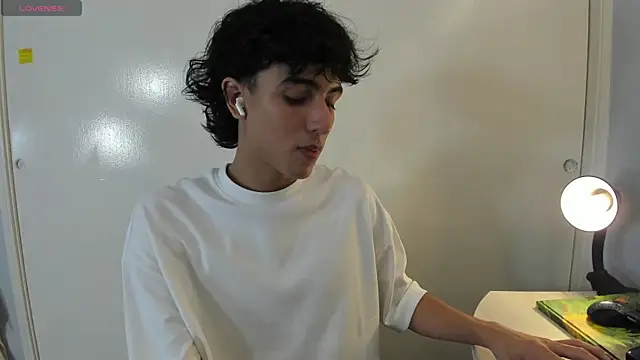 Snapshot of salvatore_montt chatting on 03.09.25 salvatore montt online show from 03.09.25