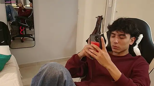 Snapshot of salvatore_montt chatting on 03.12.25 salvatore montt online show from 03.12.25