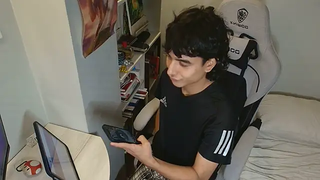 Snapshot of salvatore_montt chatting on 10.14.25 salvatore montt online show from 10.14.25