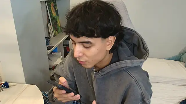 Snapshot of salvatore_montt chatting on 10.17.25 salvatore montt online show from 10.17.25