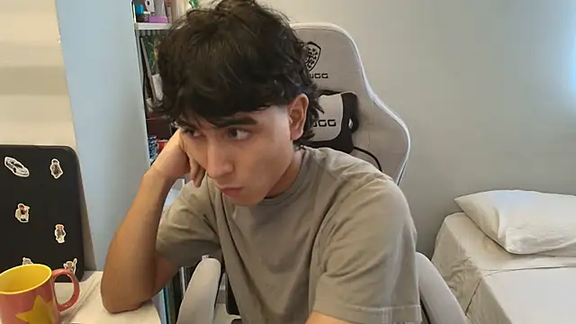 Snapshot of salvatore_montt chatting on 10.17.25 salvatore montt online show from 10.17.25