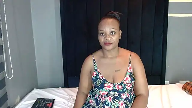 Snapshot of BigbootyliciousXXX chatting on 11.21.25 BigbootyliciousXXX online show from 11.21.25