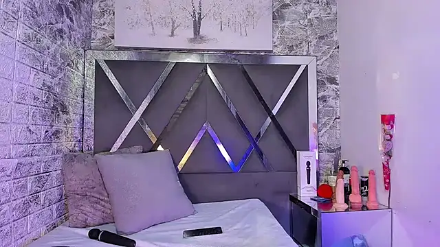 Snapshot of EvansDarling chatting on 02.14.26 EvansDarling online show from 02.14.26