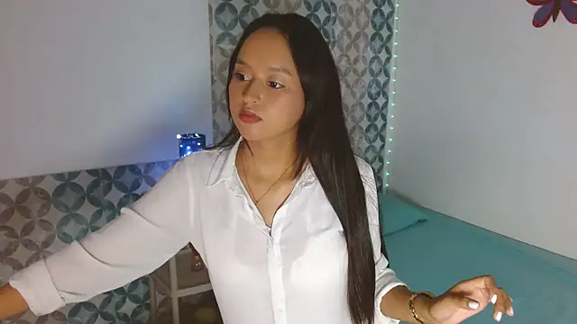 Emilybateee online show from 11.03.25