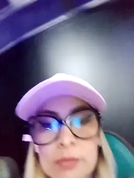 Snapshot of CandieGilson__ chatting on 09.11.25 CandieGilson online show from 09.11.25