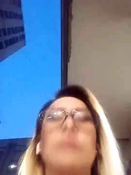 Snapshot of CandieGilson__ chatting on 09.12.25 CandieGilson online show from 09.12.25