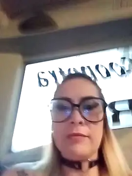 Snapshot of CandieGilson__ chatting on 09.13.25 CandieGilson online show from 09.13.25