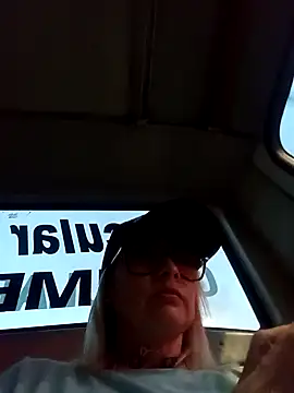 Snapshot of CandieGilson__ chatting on 09.15.25 CandieGilson online show from 09.15.25