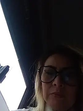 Snapshot of CandieGilson__ chatting on 09.26.25 CandieGilson online show from 09.26.25